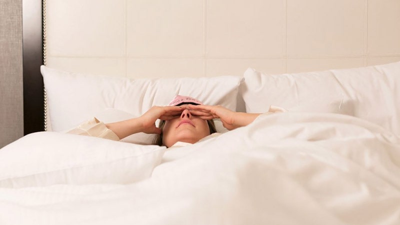 چرا نیاز است تا نحوه ی خواب فرد در روزهای اولیه بعد از تزریق ژل تغییر نماید